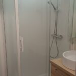 Salle De Bains Nettoyé Et équipements Remontés