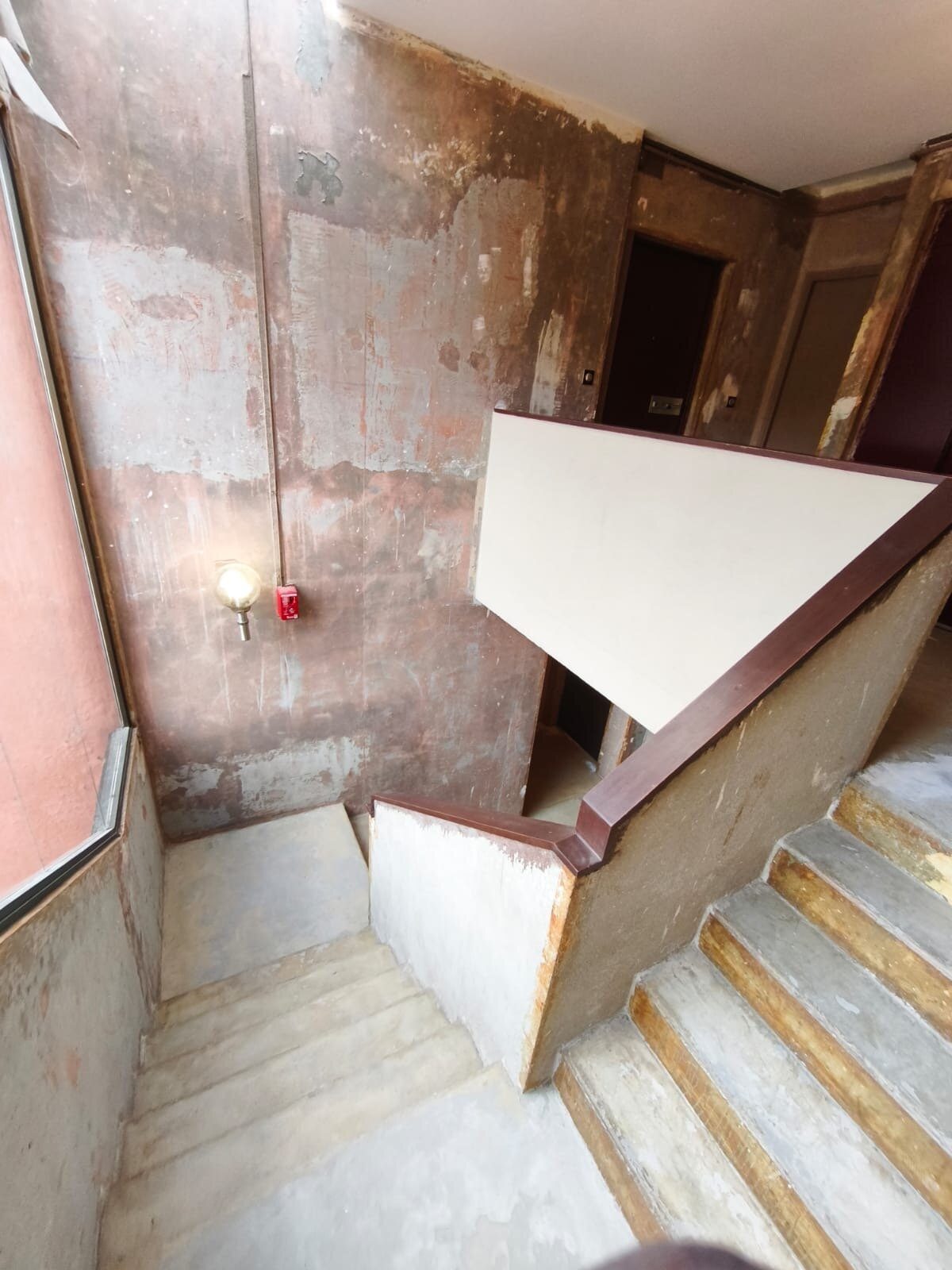 Preparation cage escalier avant peinture toulouse