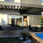 Terrasse et pergola bois vieillies avant rénovation à Castelnau-d'Estrétefonds