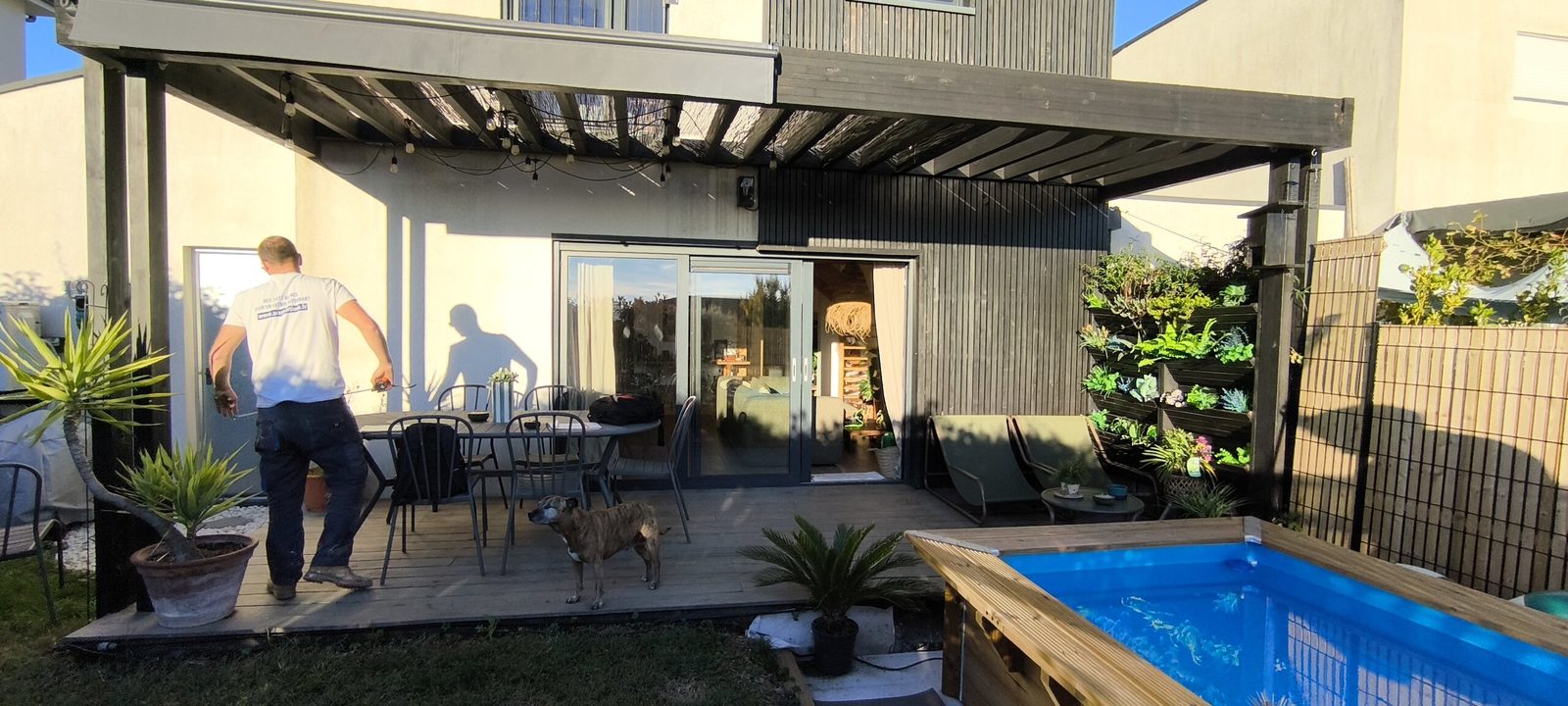 Terrasse et pergola bois vieillies avant rénovation à Castelnau-d'Estrétefonds