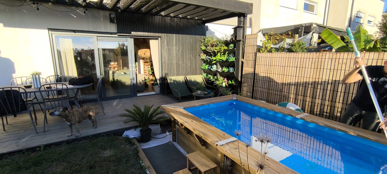 Terrasse et piscine avant rénovation à Castelnau-d'Estrétefonds