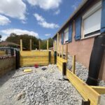 Ceinturage en bastaings et film delta MS posés le long de la façade pendant les travaux à Castres