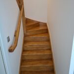 Escalier en bois poncé et vitrifié après travaux à Saint-Orens-de-Gameville