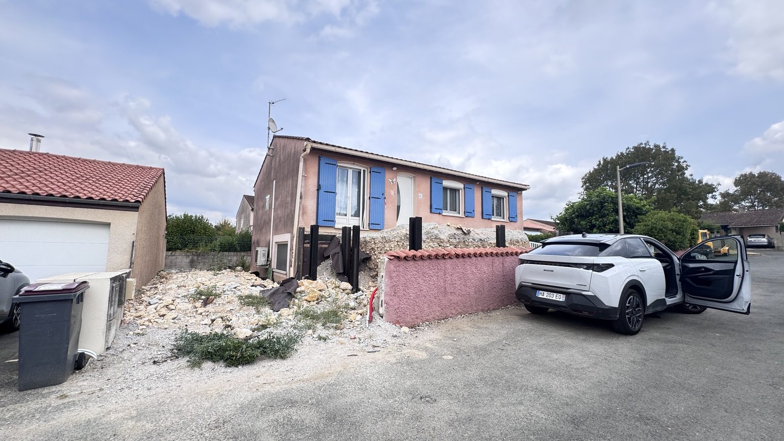 Maison individuelle dont l'accès est coupé par l'effondrement avant travaux à Castres