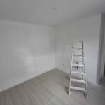 Chambre repeinte et sol neuf pendant les travaux à Saint-Orens-de-Gameville
