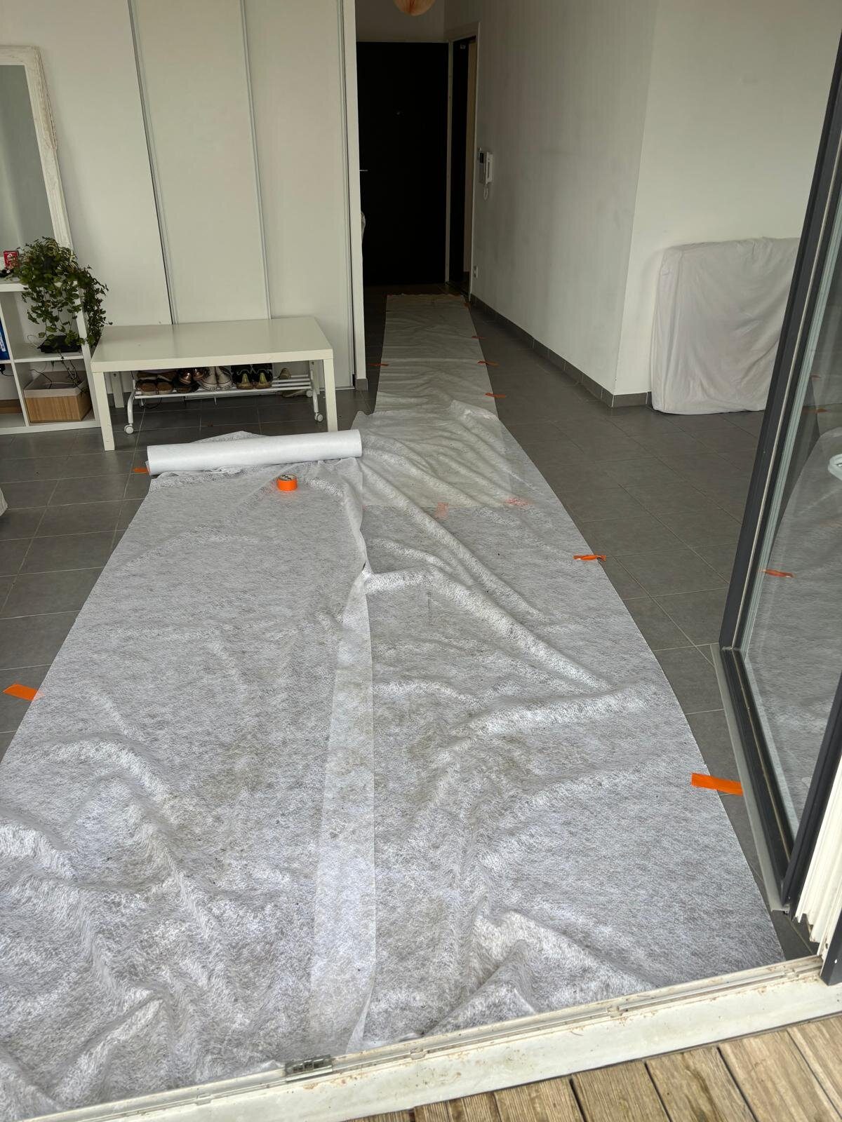 Cheminement protégé dans le logement pour l'évacuation des matériaux pendant les travaux à Toulouse