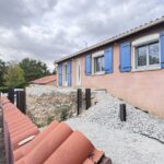 Talus effondré et clôture affaissée coupant l'accès à la maison avant travaux à Castres